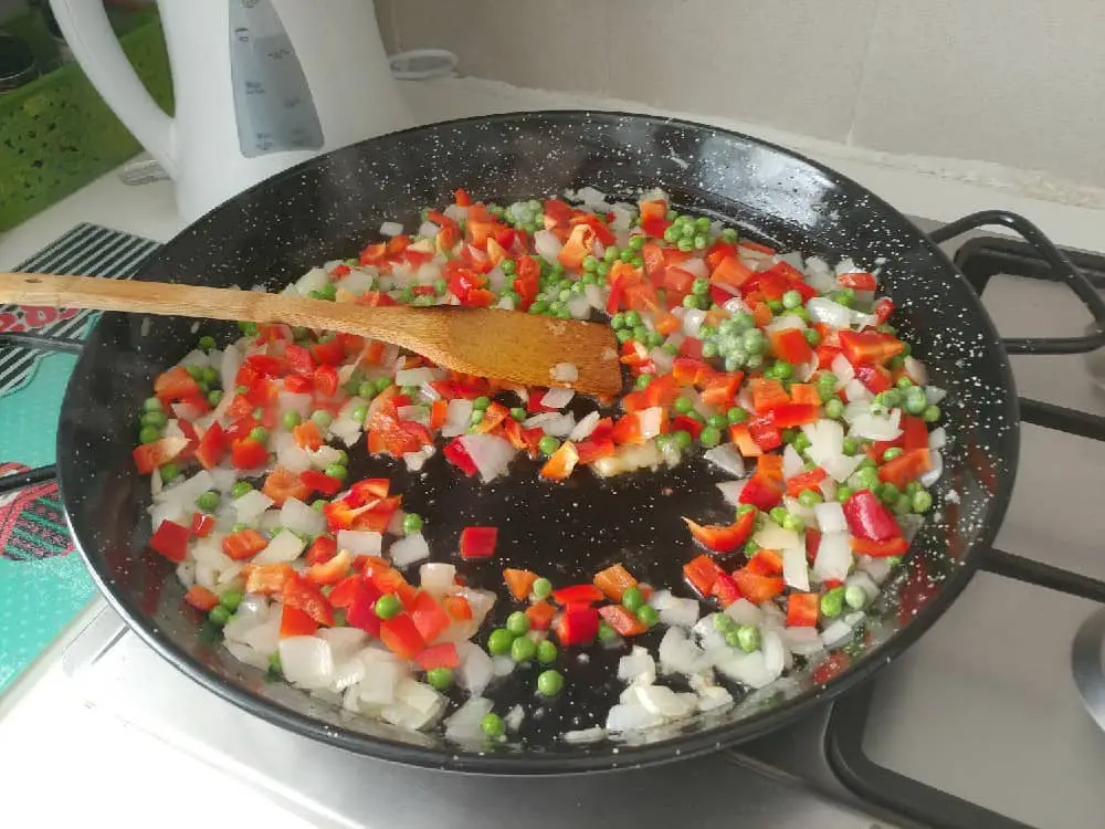 Vegan Paella (Quick + Easy Spanish Recipe) - The Simple Veganista