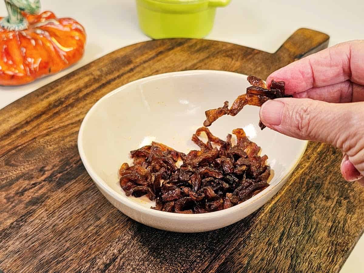 מתכון לבייקון פריך מסקיני פסטה בצורת פנה