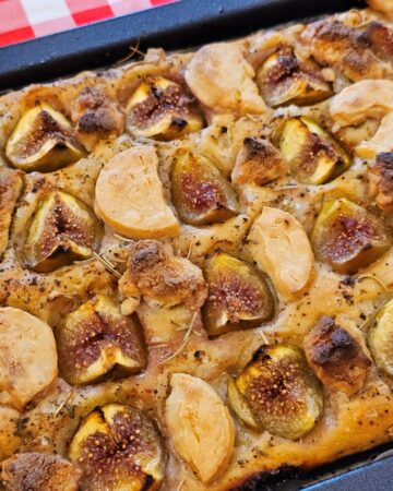 recipe for focaccia with figs with vegan cheese