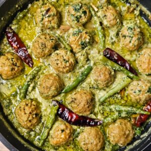 vegan thai green curry with vegan chicken meatballs and green beans